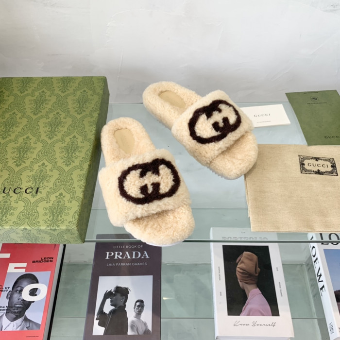G*u*i slipper
