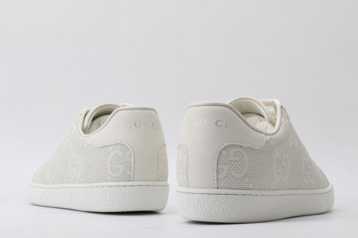 G*u*i low-top sneaker