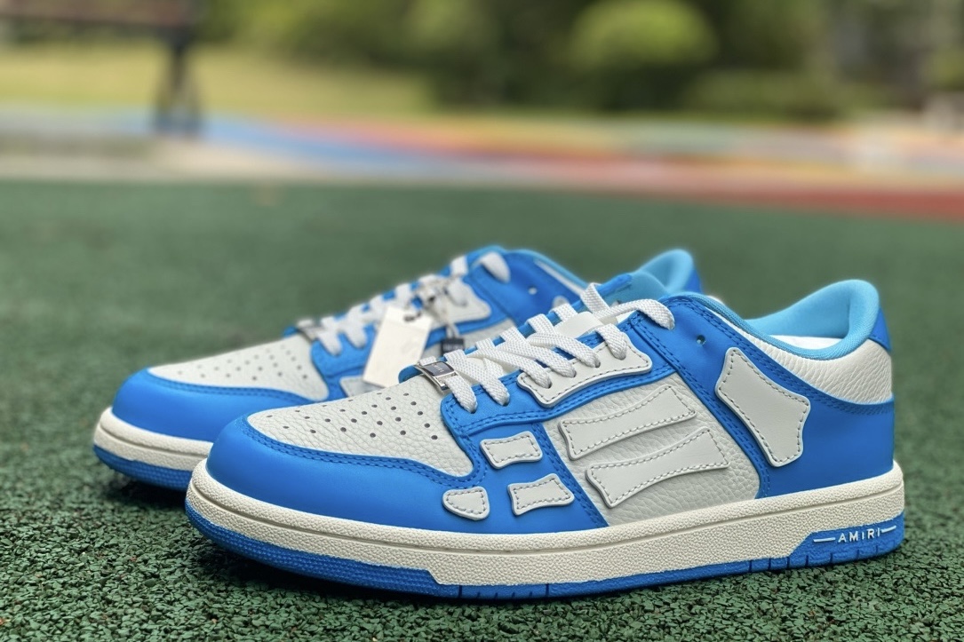 AR1M1 Low-Top Sneaker