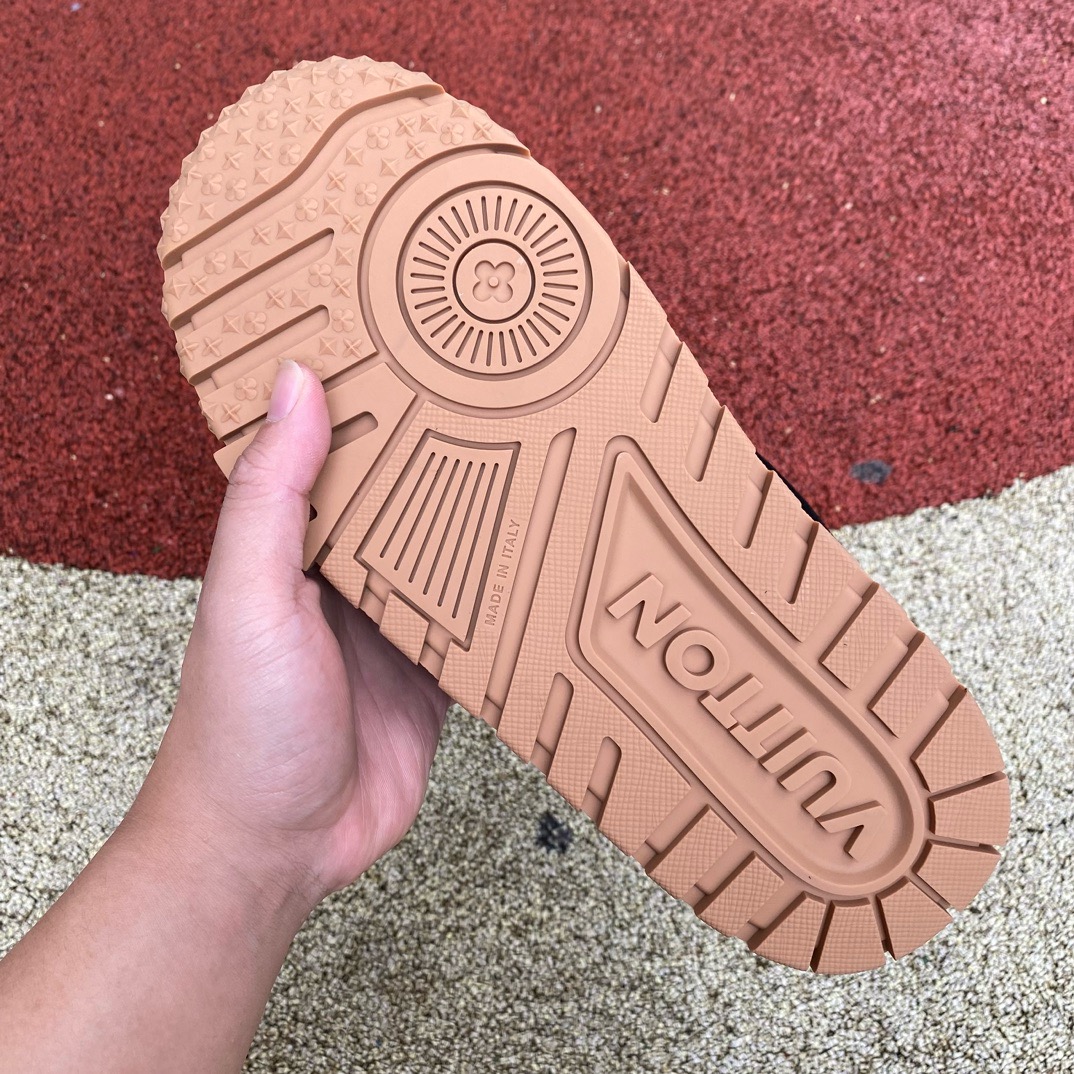 LV TRAINER MAXI Black raw rubber