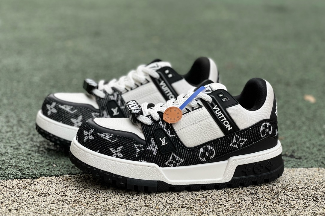 LV TRAINER MAXI White and black denim