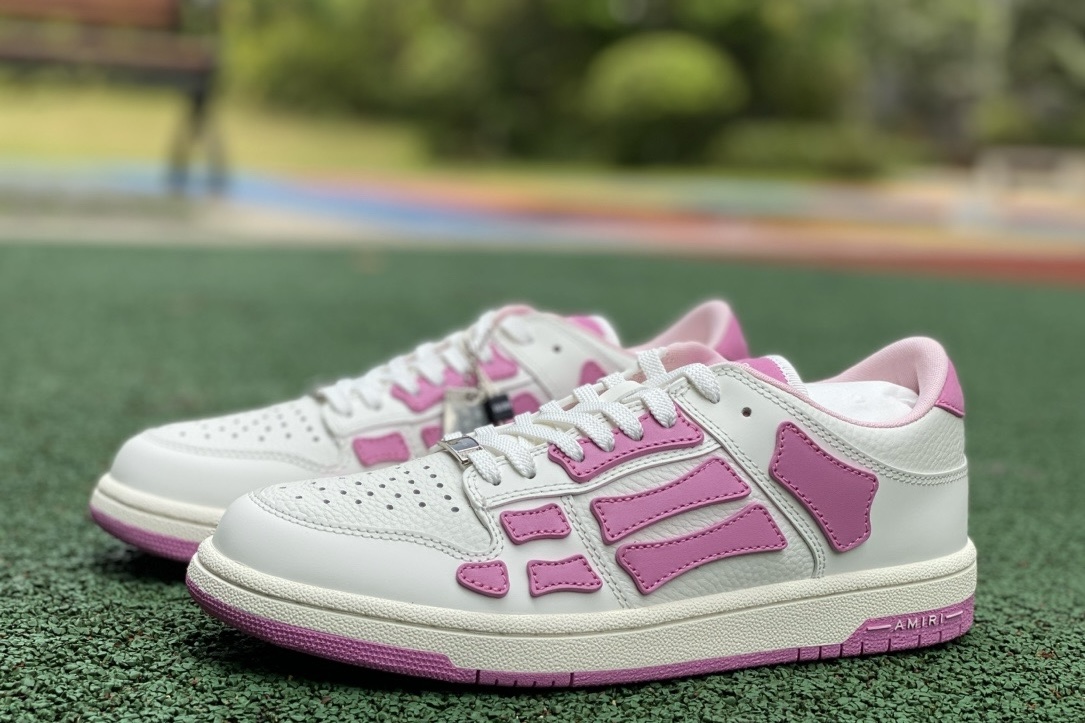 AR1M1 Low-Top Sneaker