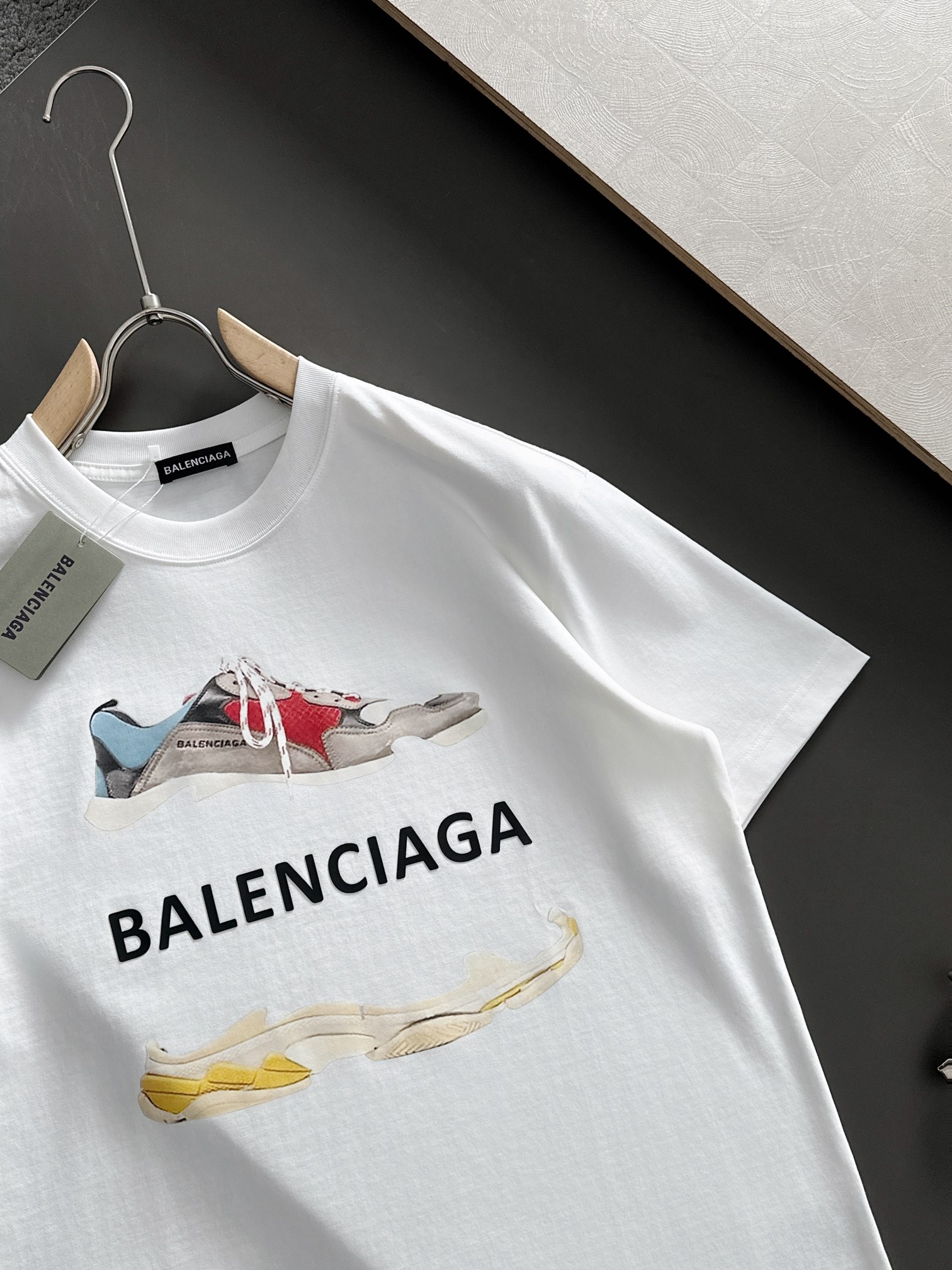 Ba*len*cia*ga t-shirts